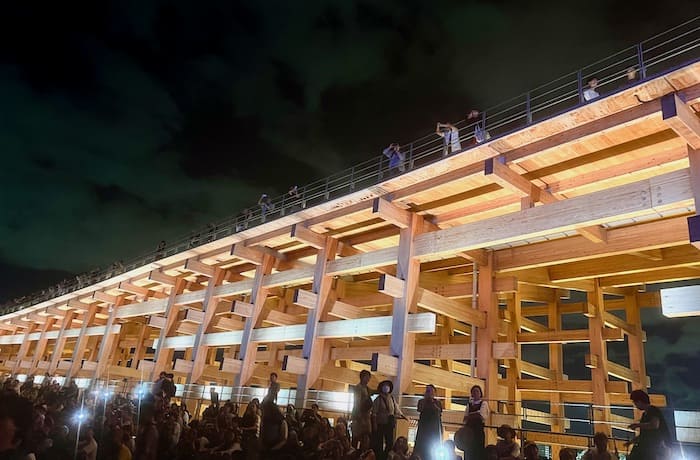 ライトアップされた大屋根リング